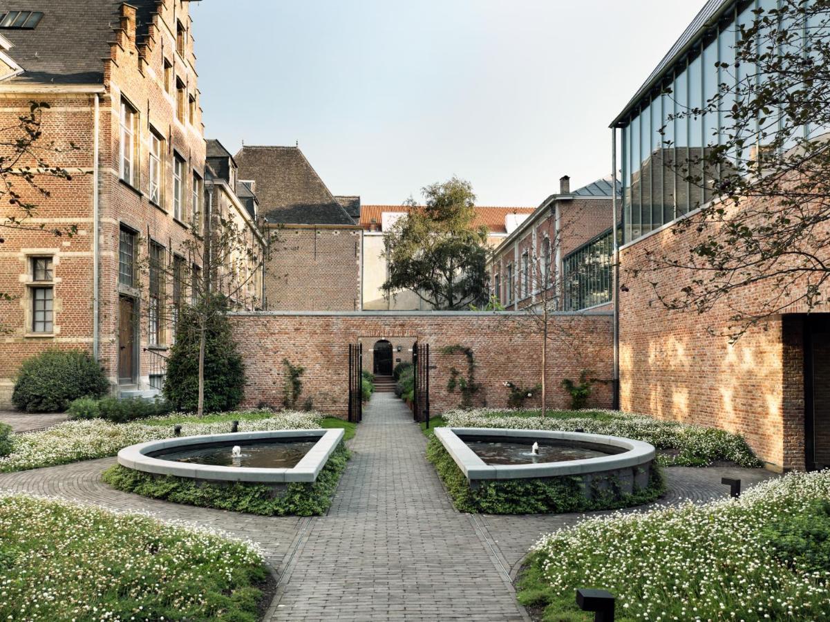 Botanic Sanctuary Antwerp - The Leading Hotels Of The World Exterior foto The garden of the museum